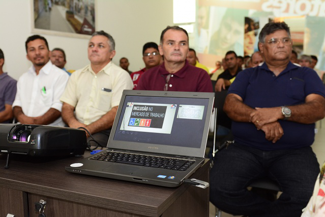 Prefeitura de Boa Vista participa de palestra sobre acessibilidade para taxistas