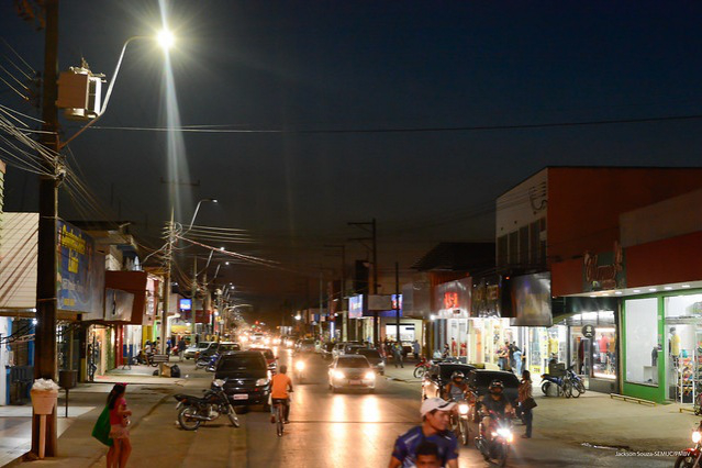 Prefeitura substitui iluminação da avenida Ataíde Teive por equipamentos modernos e de led