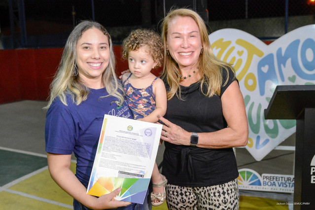 Prefeita Teresa entrega títulos definitivos a moradores do Jardim Primavera nesta sexta-feira