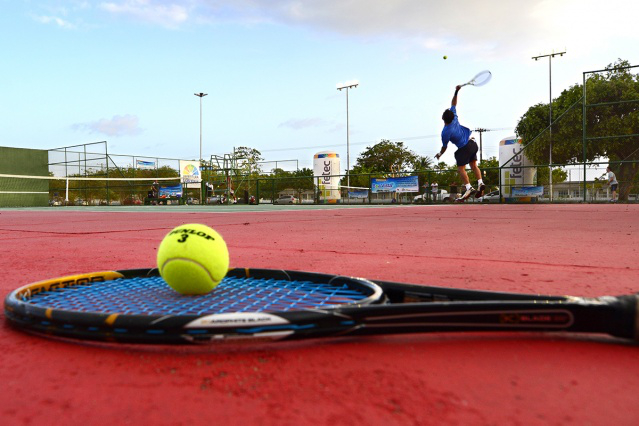 Open de Tênis: Tenistas disputam primeiro campeonato em praça pública
