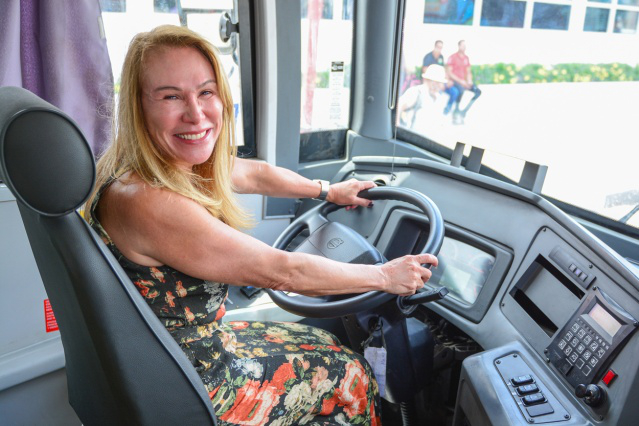 Prefeita Teresa entrega novos ônibus biarticulados e reforça transporte público de Boa Vista