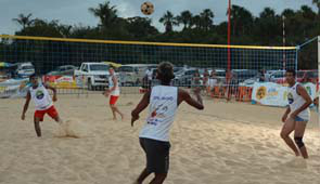 Oito equipes de futevôlei se classificam para as disputas finais