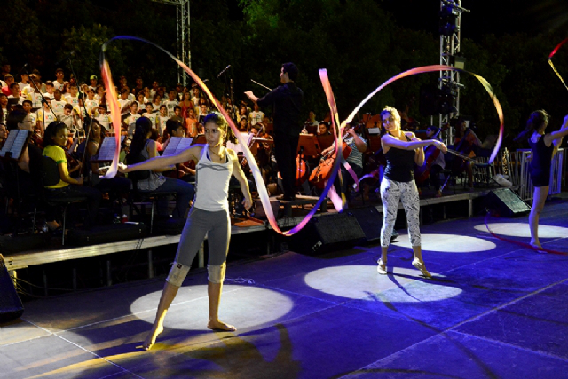 Natal da Paz: Ensaios para a apresentação dos projetos sociais da Prefeitura começam a atrair o público no Parque Germano Augusto Sampaio