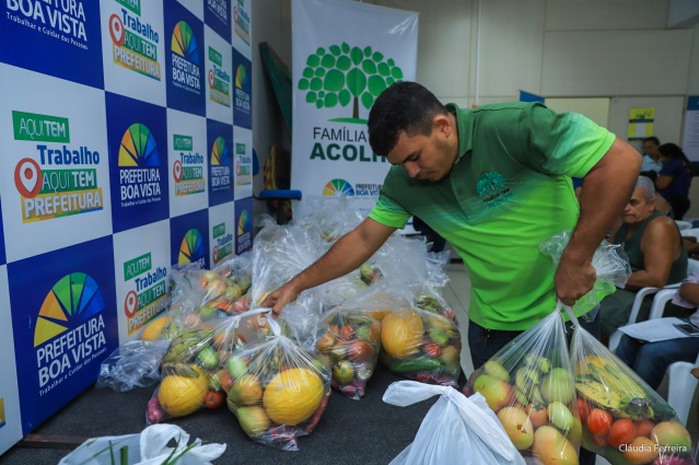 Beneficiárias do Família Que Acolhe recebem reforço na alimentação com kits do Programa de Aquisição de Alimentos (PAA)