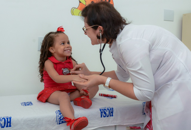 Gestão eficiente da saúde municipal garante tratamento a crianças em outras capitais