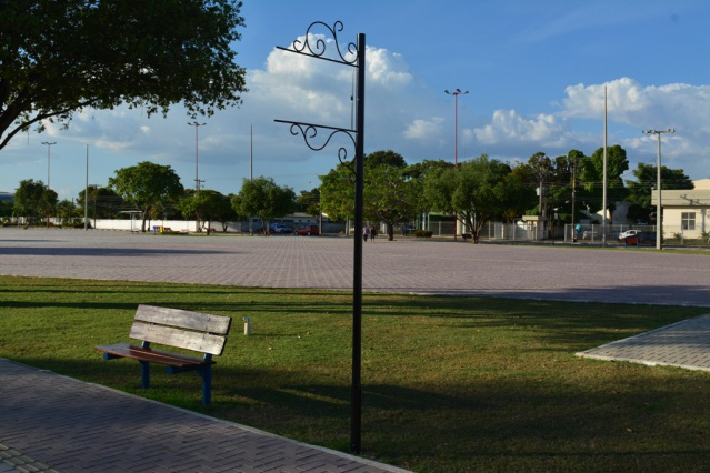 Vândalos destroem lixeiras e placas de praças de Boa Vista