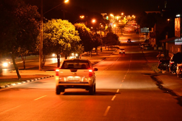 Prefeitura melhora iluminação na avenida Ville Roy