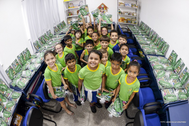 Convite - Prefeita Teresa Surita entrega fardamento e material pedagógico às escolas de Boa Vista nesta segunda-feira