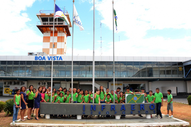 Alunos de escola municipal visitam Aeroporto Internacional de Boa Vista