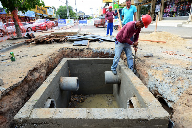 Obras de bueiro da avenida Sebastião Diniz entram em fase de conclusão