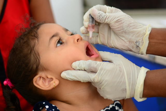 Sarampo e Poliomielite: Primeiro dia de vacinação aplicou quase seis mil doses