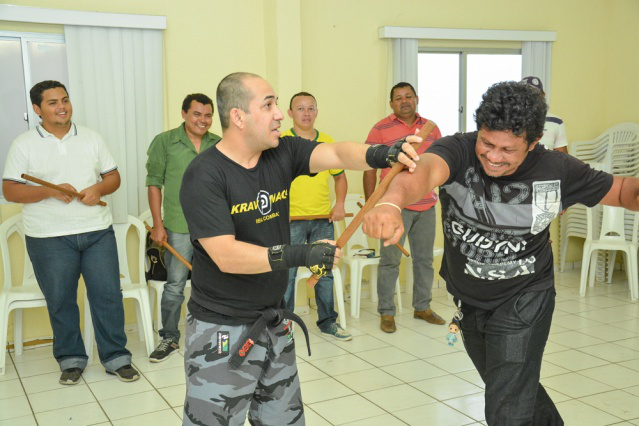 Administradores e vigias de espaços públicos municipais recebem orientações de segurança