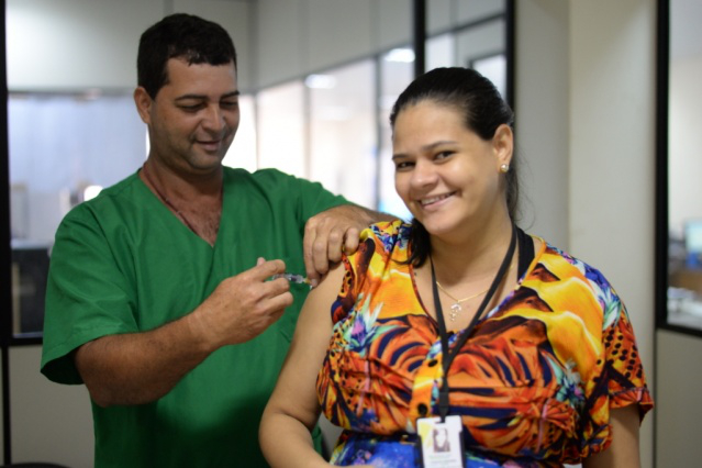 Servidores da Saúde são imunizados contra a gripe  