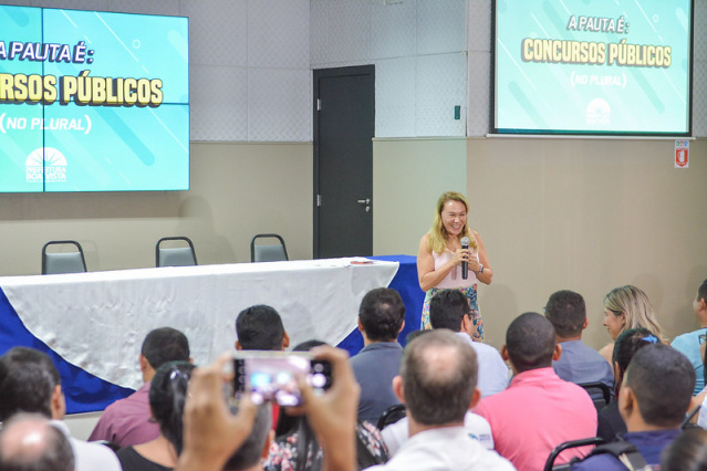 Prefeita Teresa Surita anuncia 520 vagas de emprego com concursos públicos