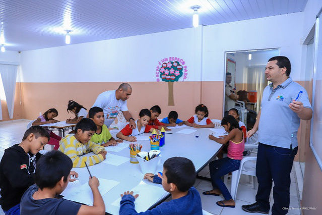 Cultura Urbana - Crianças do Projeto Conviver aprendem um pouco sobre a arte do Grafite