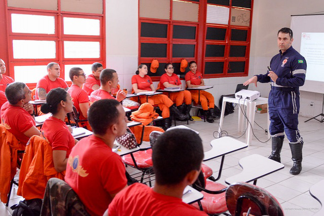 SAMU-BV ministra curso em atendimento pré-hospitalar para alunos do Corpo de Bombeiros