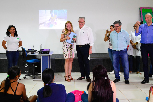 Prefeita Teresa apresenta programa Família que Acolhe a ministro do Desenvolvimento Social e comitiva 