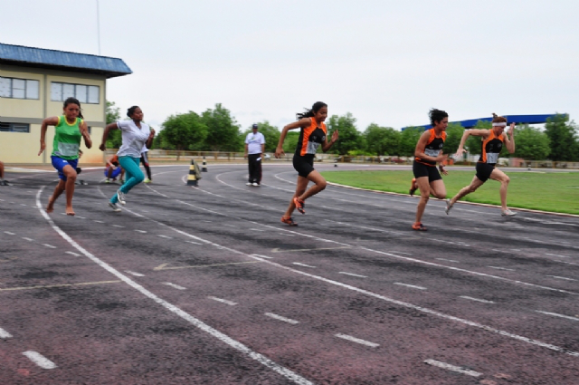 Alunos da rede municipal participam de provas de atletismo, judô e vôlei