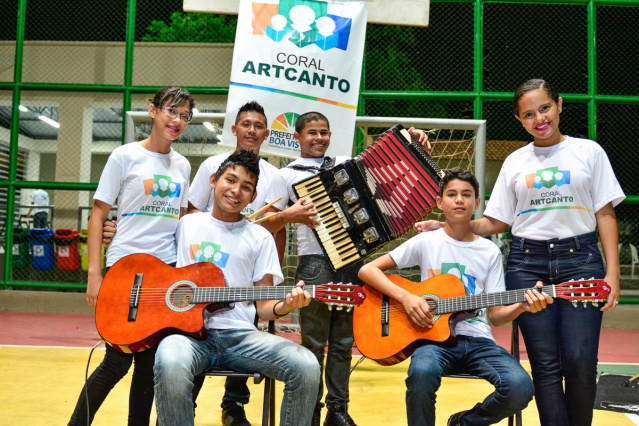 Maio das Mães: Coral ArtCanto se apresenta em praças da cidade