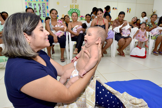 Família Que Acolhe: Técnicas de relaxamento são repassadas em oficina da Universidade do Bebê