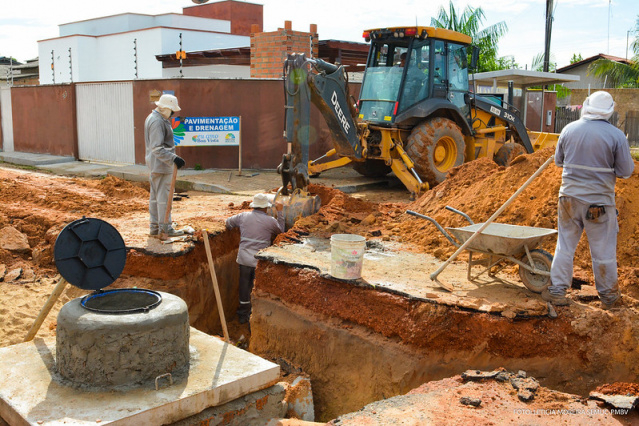 Infraestrutura - Obras de drenagem no bairro Cidade Satélite seguem para solucionar pontos críticos