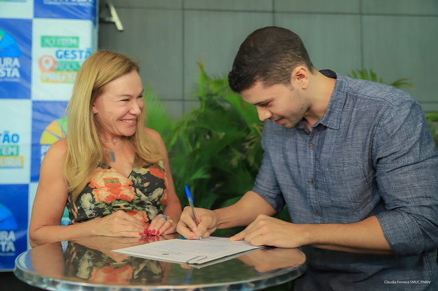 Convite - Prefeita empossa novos concursados da educação e entrega material didático nesta sexta-feira