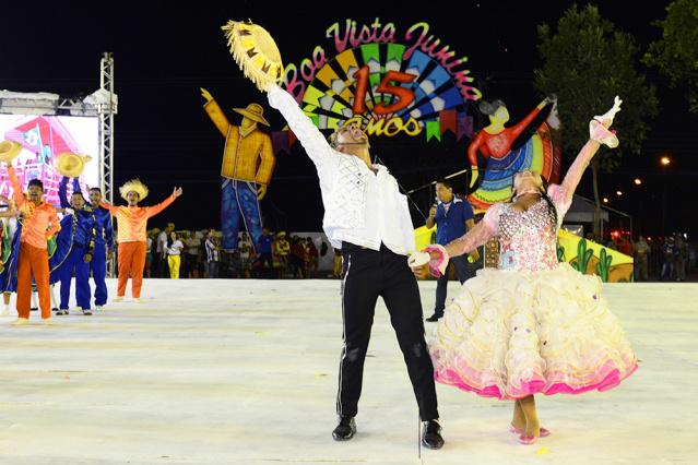 Integrantes do Projeto Crescer se apresentam no Boa Vista Junina 2015