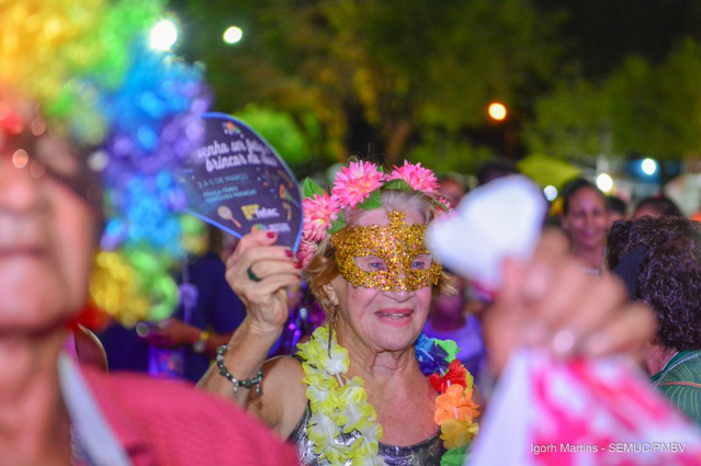 Show de animação - Integrantes do Cabelos de Prata tiram a idade de letra e fazem a festa no carnaval de Boa Vista