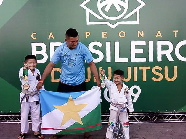 Atletas da Vila Olímpica ganham ouro e prata em Campeonato Brasileiro de Jiu-Jitsu