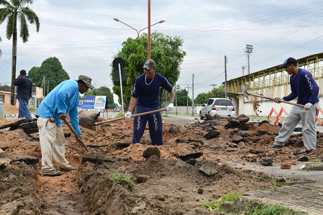 Mais dois pontos na avenida Ataíde Teive recebem semáforos