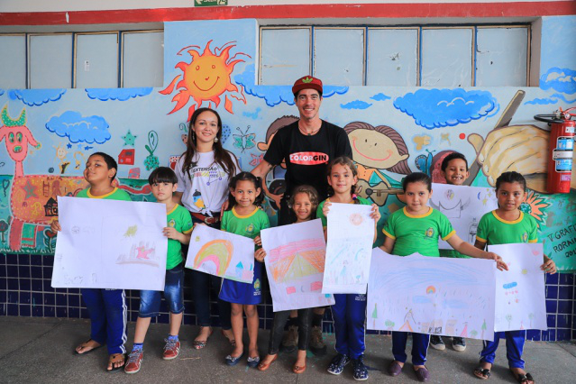 Integração Intercultural - Alunos da Escola Jóquei Clube aprendem técnicas de muralismo