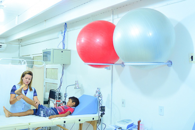 Prefeitura oferece nova sala de fisioterapia infantil com equipamentos modernos  