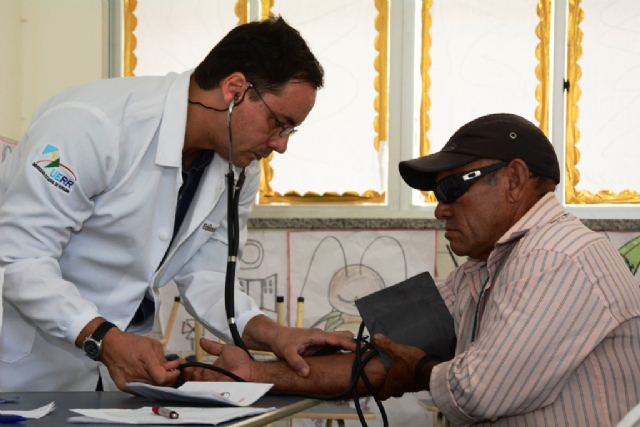 Ação Social: Prefeitura leva atendimento médico aos moradores do Conjunto Cruviana