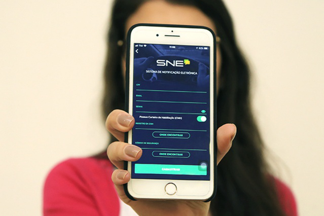 Condutor pode ter desconto de 40% em infrações de trânsito com aplicativo 