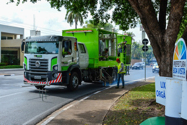 Prefeitura reforça pintura de faixas com tinta que garante maior durabilidade