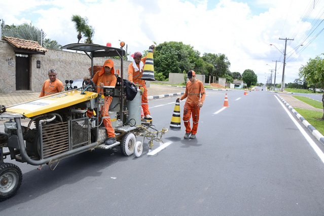 Avenida Getúlio Vargas recebe sinalização de trânsito