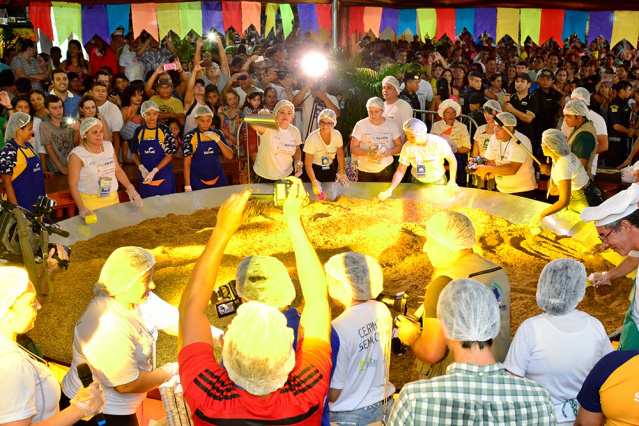Boa Vista Junina: maior Paçoca do Mundo serve cerca de 20 mil pessoas