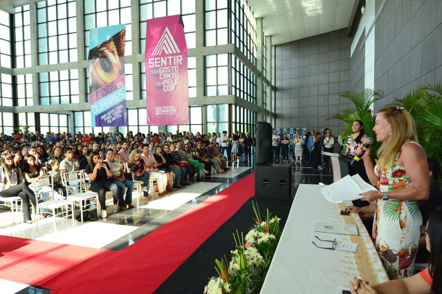 Compromisso - Prefeita Teresa Surita empossa mais de 300 aprovados em concurso público da Educação     