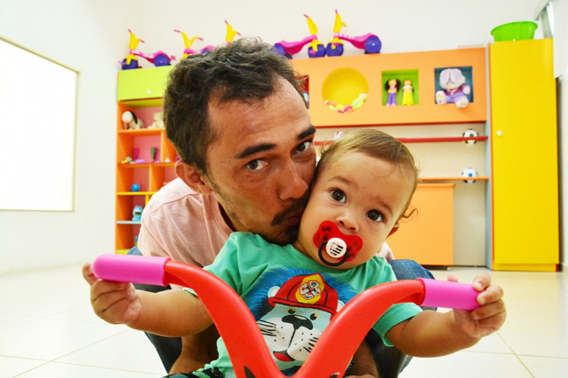 Família que Acolhe: Primeiro pai a frequentar o programa fala do apoio que recebeu para criar o filho  