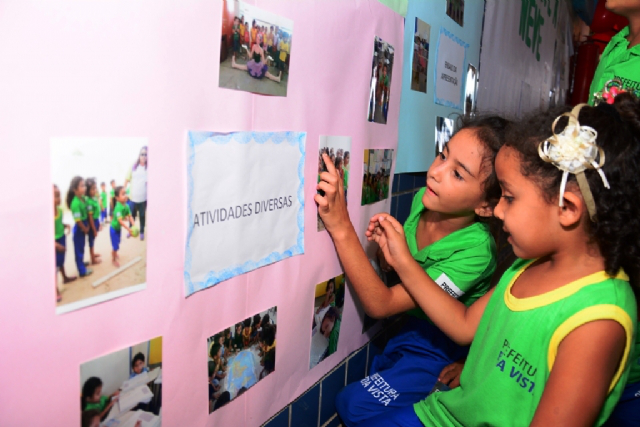 Alunos de escolas municipais mostram resultados obtidos durante o ano letivo