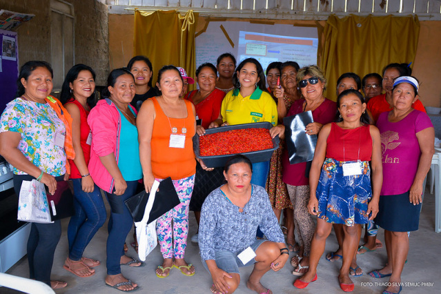 Com apoio da prefeitura, mulheres de comunidades indígenas aprendem a preparar doces, compotas e molhos de pimenta e diversificam a produção