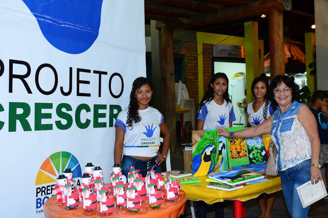 Comerciantes e clientes recebem programação diferente de natal