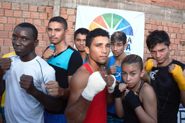 Pugilistas da escola de boxe da prefeitura vencem lutas em torneio
