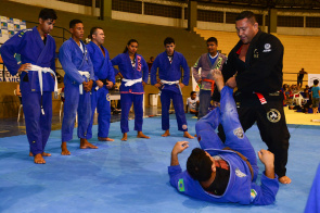 Convite - 1ª Oficina de Defesa Pessoal acontece nesta quinta-feira na Vila Olímpica