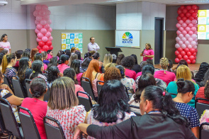 Outubro Rosa - Servidoras da prefeitura participam de programação especial para prevenção ao câncer de mama