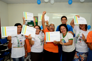 Idosos do programa Cabelos de Prata concluem curso de informática