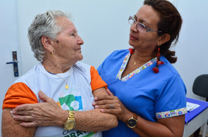 Idosos do Cabelos de Prata do Cras Cauamé recebem atendimento de saúde