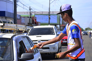 Integrantes do projeto Crescer participam de blitz educativa