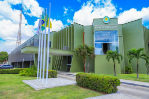 Novo decreto permite abertura do comércio de venda de alimentos neste sábado