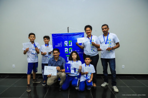 Alunos da Escola Carmem Eugênia Macaggi conquistam 1º lugar no Torneio Municipal de Robótica 